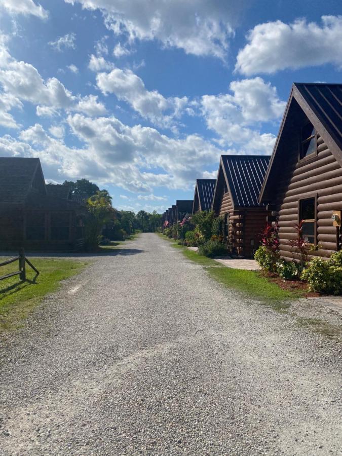 Log Harbor Cabins Okeechobee Esterno foto